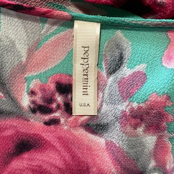 Wrap around floral dress size medium colorful warm weather vibe - Picture 6 of 8